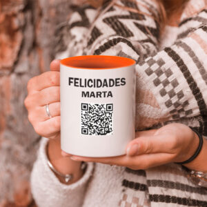 Taza con regalo escondido